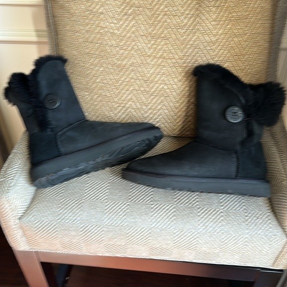 UGG boots - Picture 2 of 7